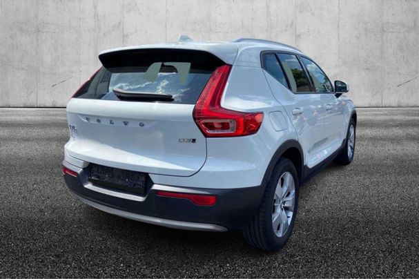 Volvo XC40 D3 AWD Geartronic Momentum 110 kW image number 4