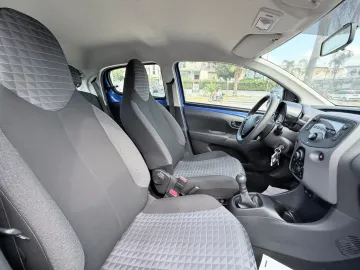 Car image 22