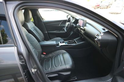 Car image 37