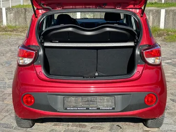 Car image 17