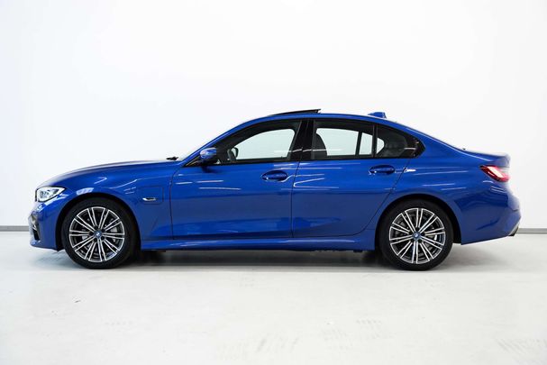 BMW 330e M Sport 215 kW image number 3