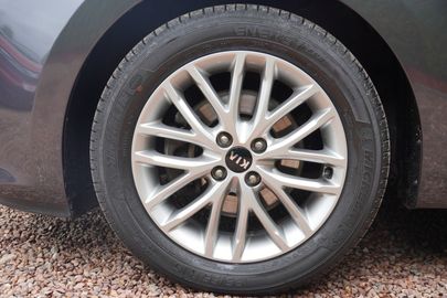 Car image 35