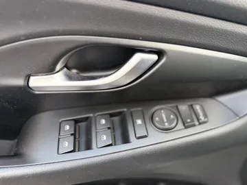 Car image 27