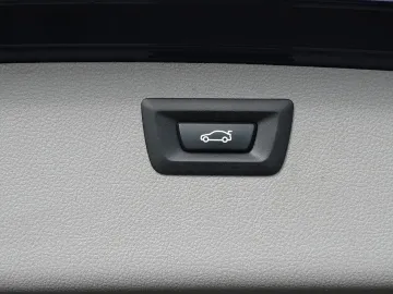 Car image 40