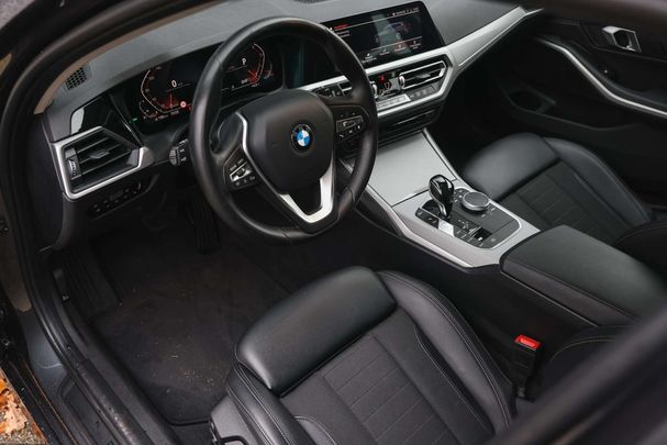 BMW 330i Touring 190 kW image number 16