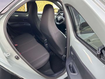 Car image 12