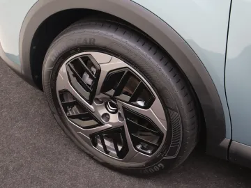 Car image 34