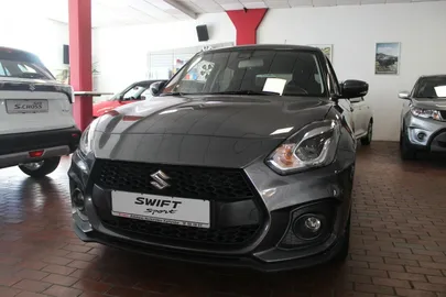 Car image 5
