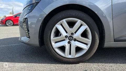 Car image 20