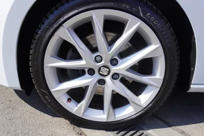 Car image 32