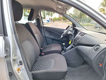 Car image 14