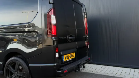 Car image 30