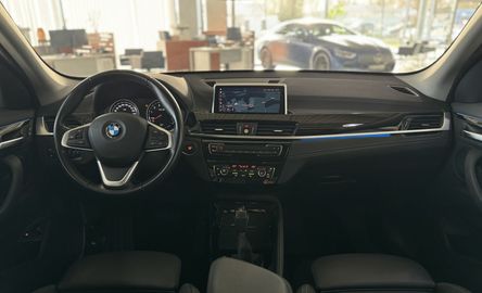 Car image 37