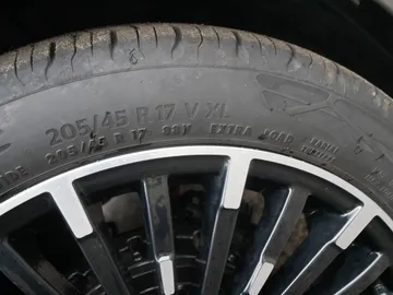 Car image 27
