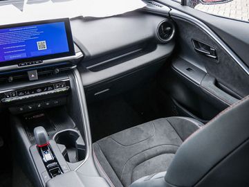 Car image 13