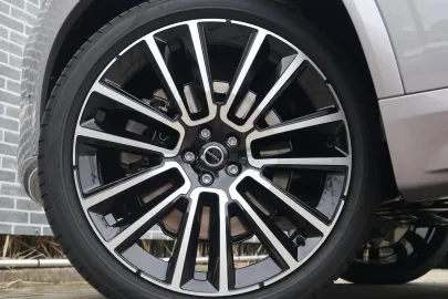 Car image 25