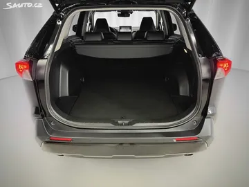 Car image 26