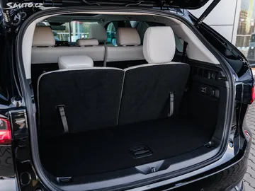 Car image 32
