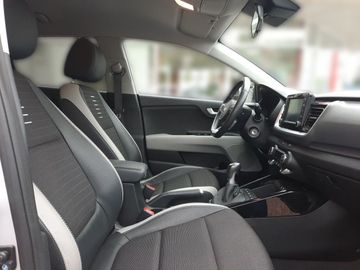 Car image 16