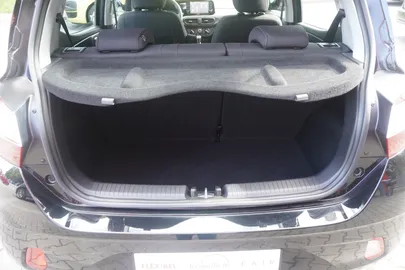 Car image 30