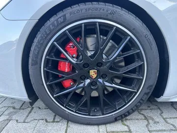 Car image 27
