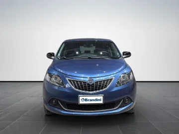 Car image 3