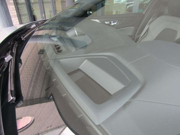 Car image 32