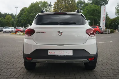 Car image 5