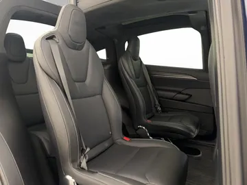 Car image 38
