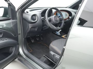 Car image 9