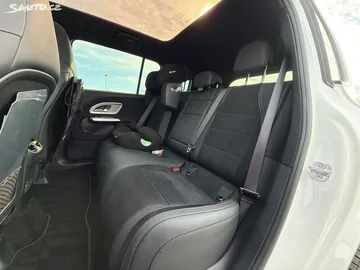 Car image 34