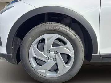 Car image 25