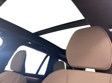 Car image 34