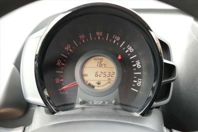 Car image 26