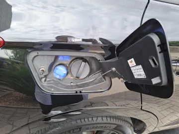 Car image 27