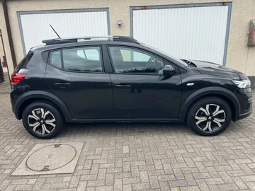 Car image 4