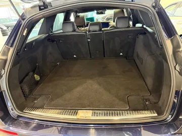 Car image 32