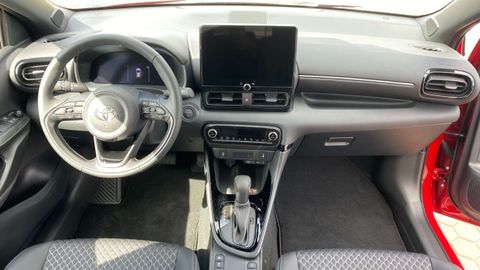 Car image 11