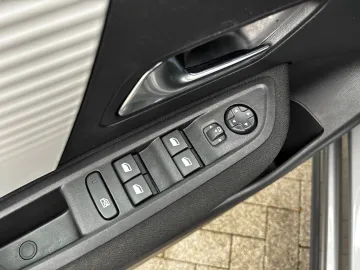 Car image 33