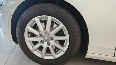 Car image 26