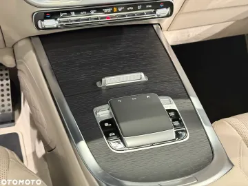 Car image 40