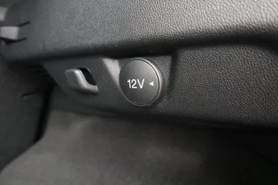 Car image 28