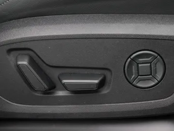 Car image 49