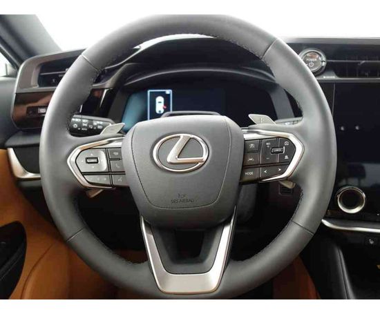 Lexus RZ 450e 230 kW image number 17