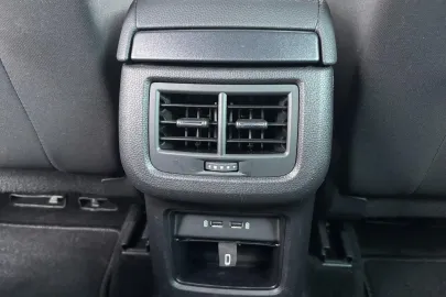 Car image 40