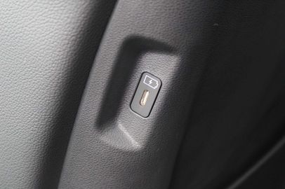 Car image 40