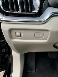 Car image 36