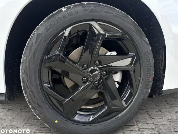 Car image 32