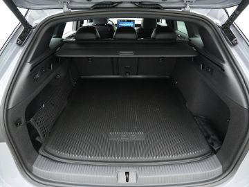 Car image 32