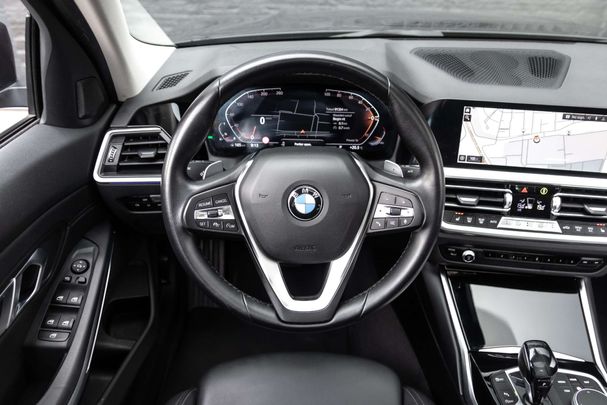 BMW 320i 135 kW image number 31